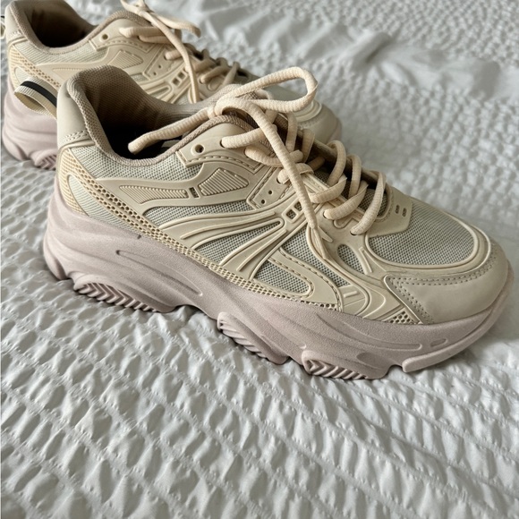 NEW WOMEN TENNIS SHOES - Picture 4 of 5